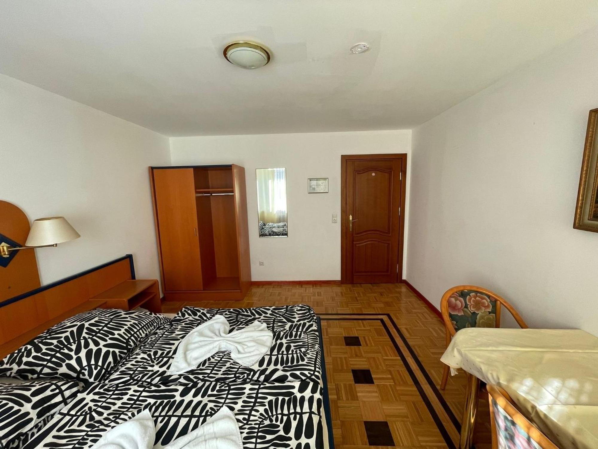 4 Bett Zimmer 1 Apartment *