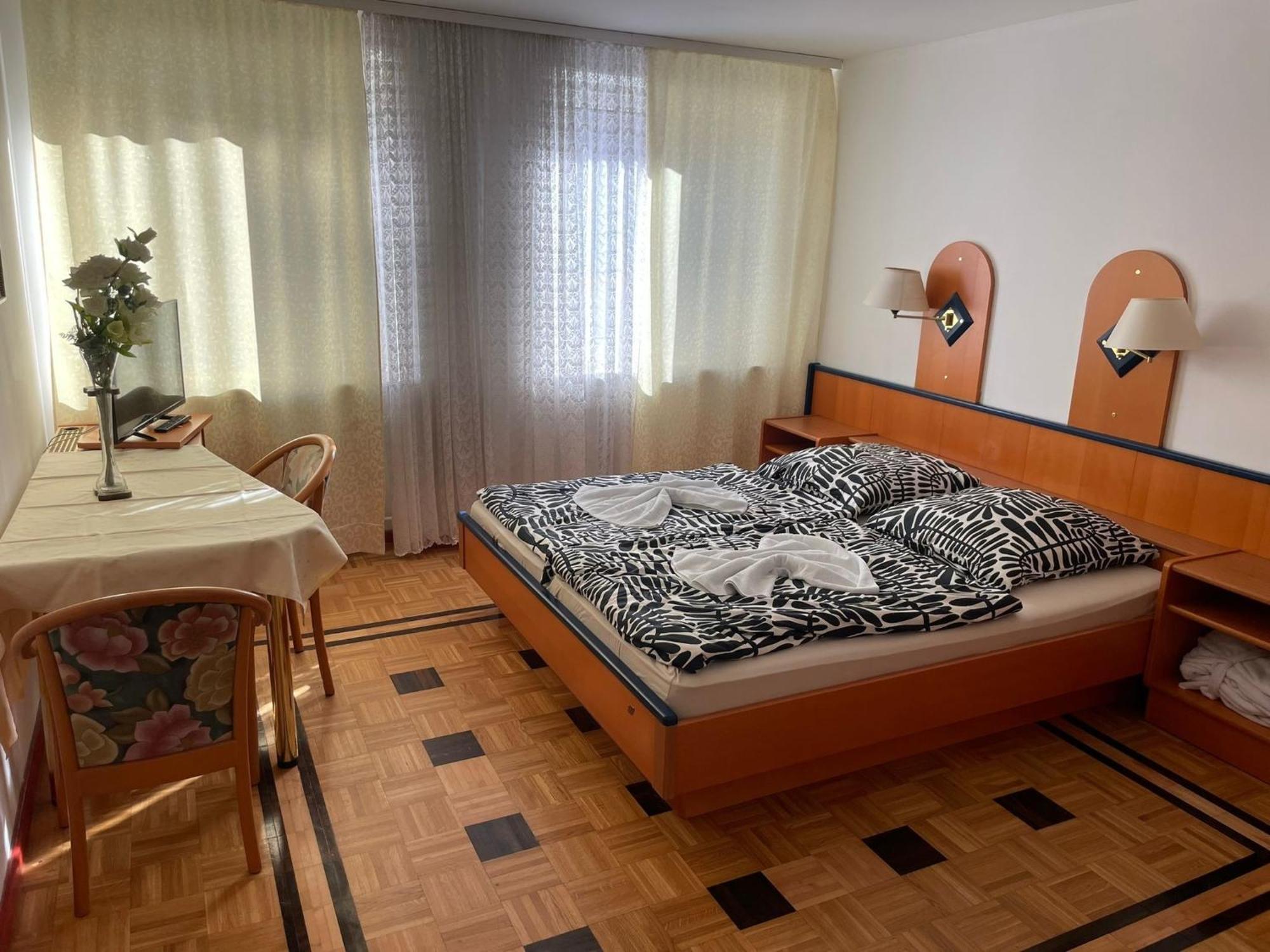 4 Bett Zimmer 1 Nürnberg