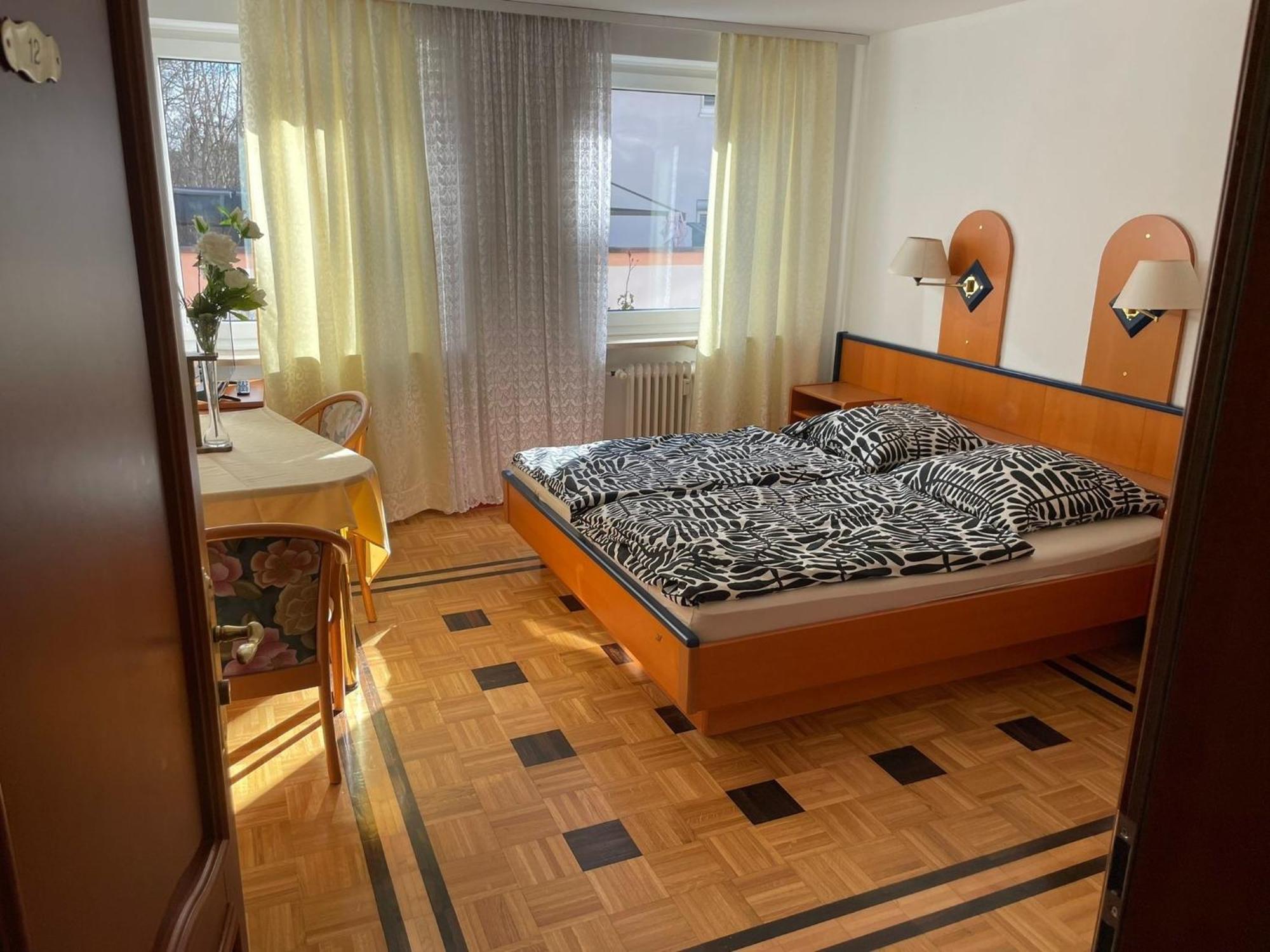 4 Bett Zimmer 1 Apartment Nürnberg