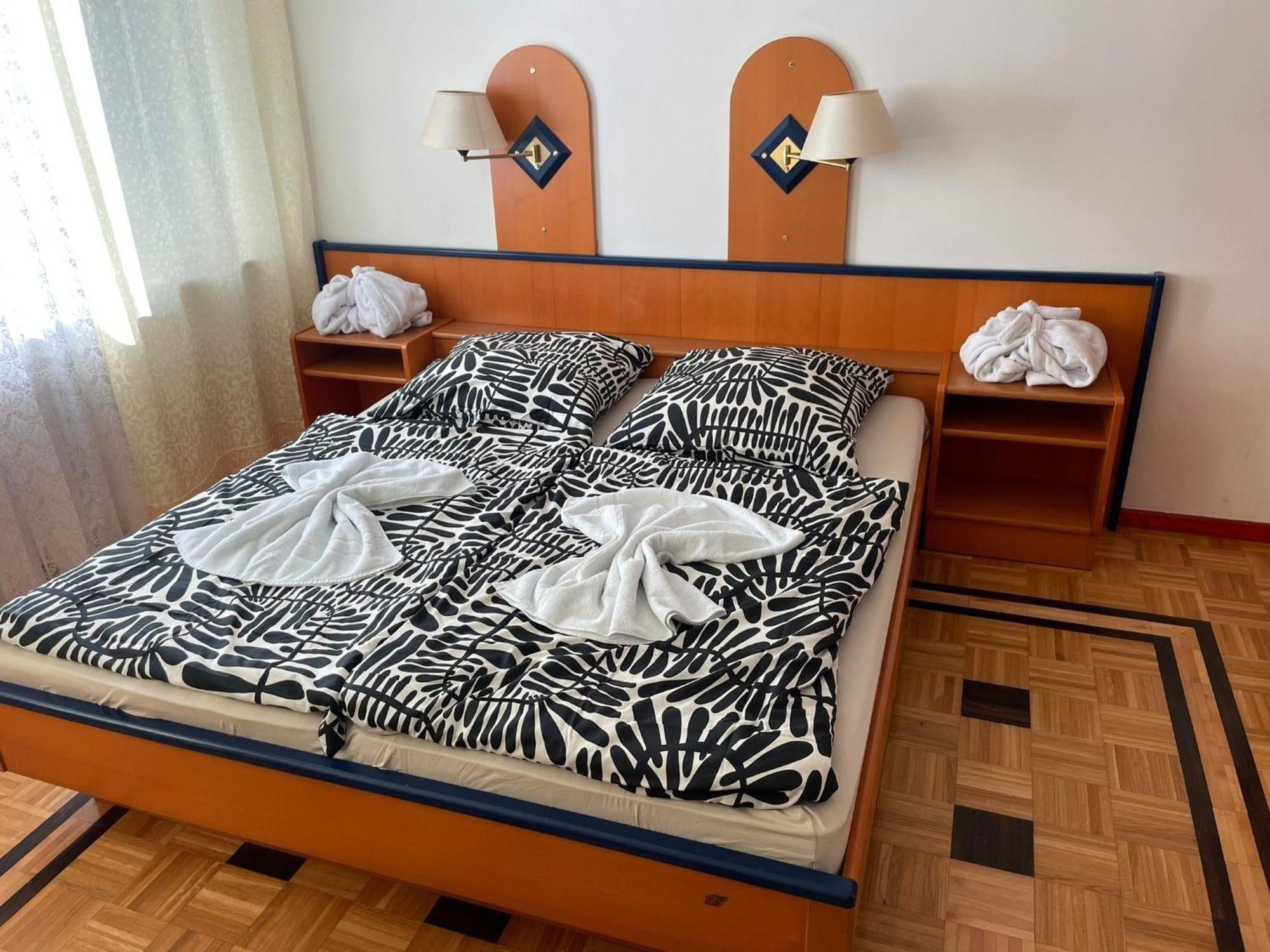 Apartment 4 Bett Zimmer 1